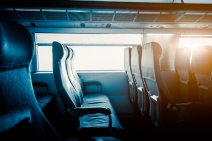 Zalety elastycznego najmu busa we Wrocławiu (krótko- i długoterminowego) — kiedy to ma sens?