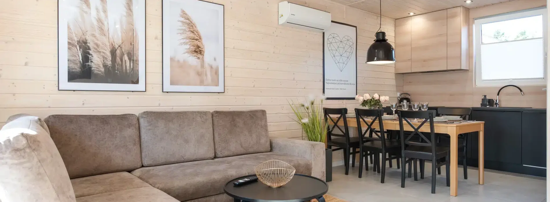 Domek na wczasy – dlaczego coraz więcej rodzin wybiera własną przestrzeń zamiast hotelu?