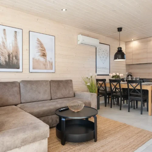 Domek na wczasy – dlaczego coraz więcej rodzin wybiera własną przestrzeń zamiast hotelu?