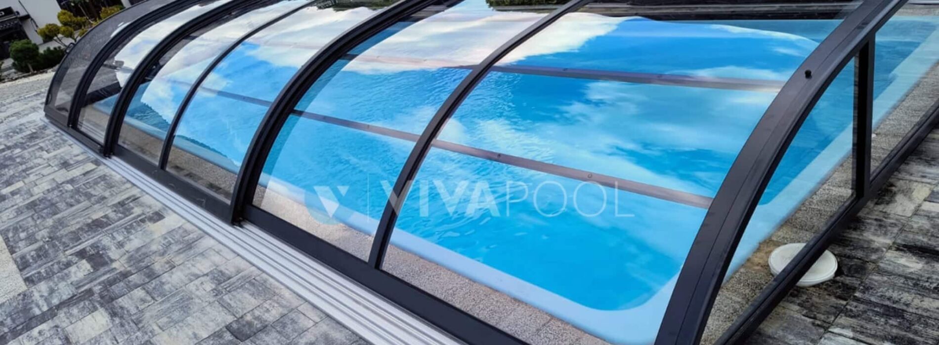 Przykrycie solarne na basen – jak podnieść temperaturę wody i ograniczyć koszty ogrzewania?